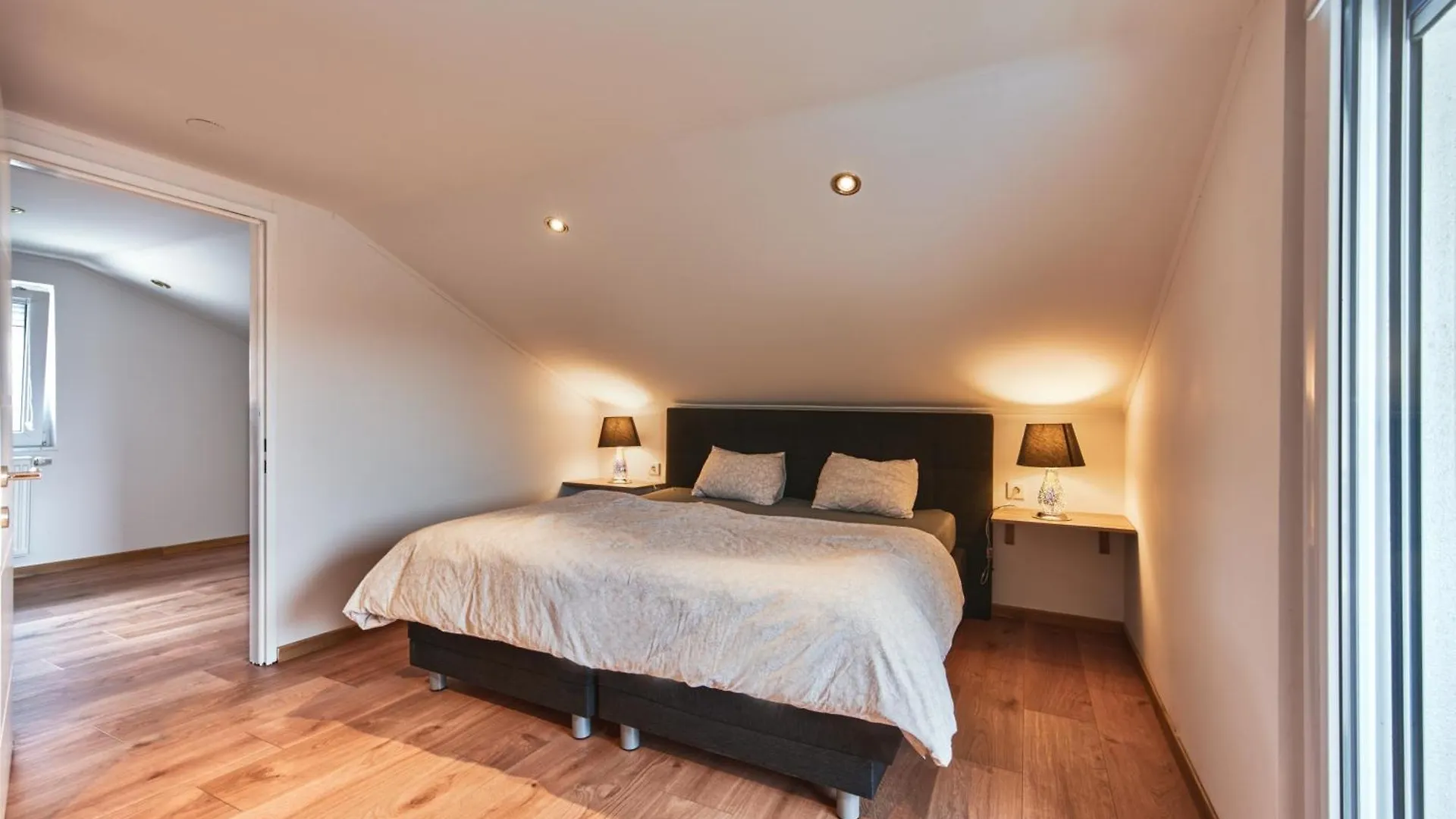 Luxurious 3Bd Villa In Prime Location Of Vienna W Jacuzzi Swimming Pool N Free Parking Appartement
