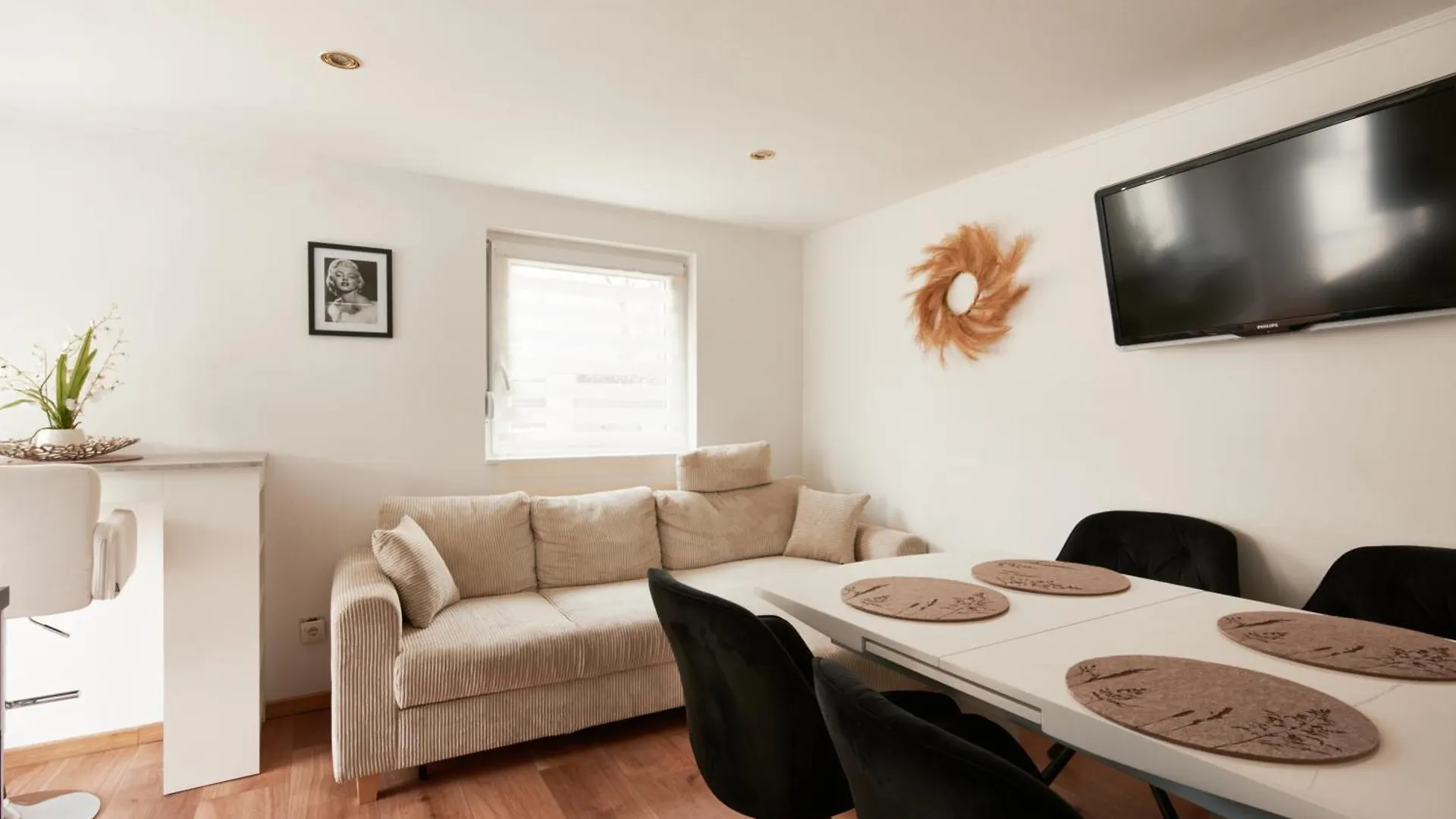 Luxurious 3Bd Villa In Prime Location Of Vienna W Jacuzzi Swimming Pool N Free Parking