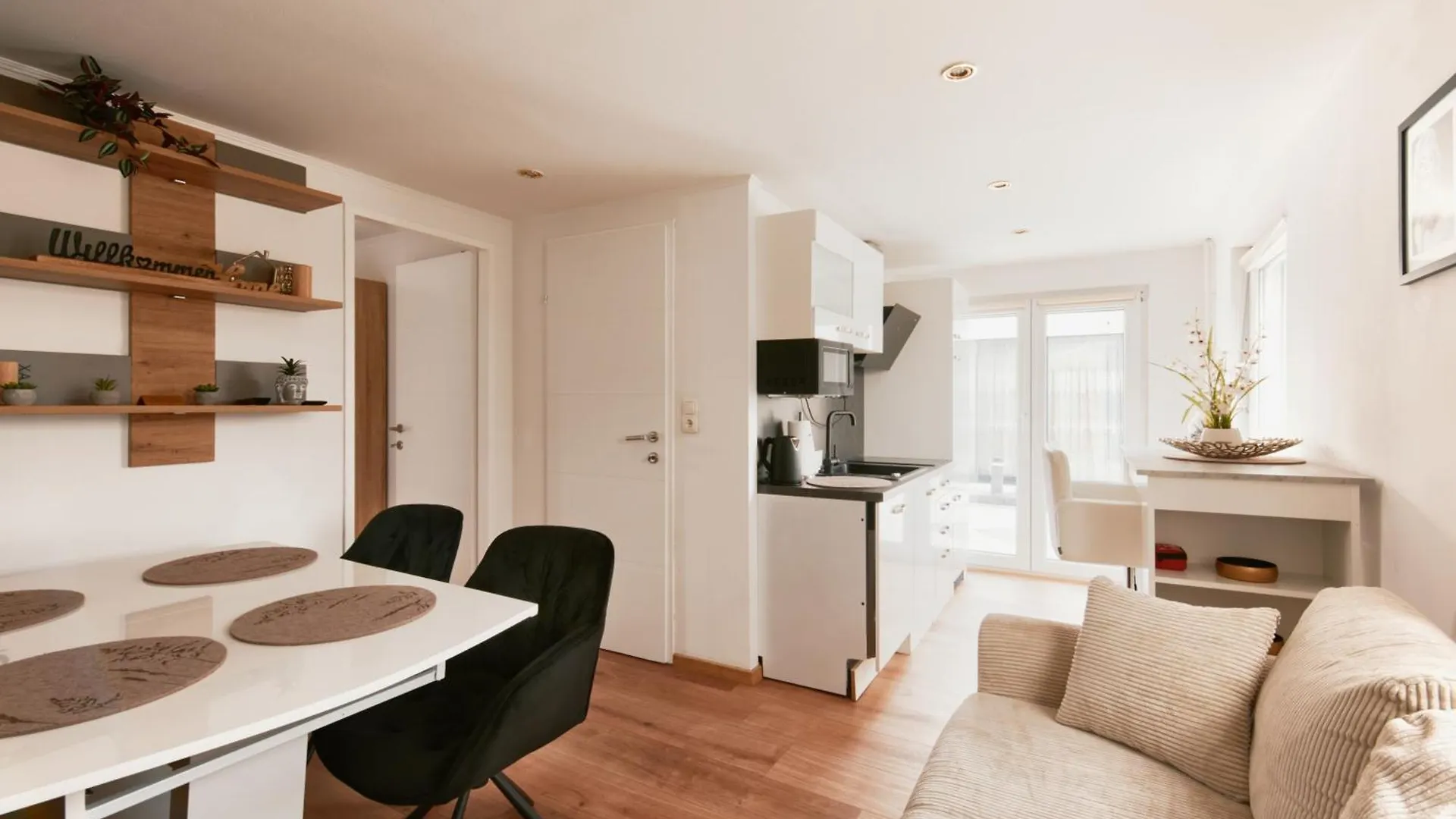 Luxurious 3Bd Villa In Prime Location Of Vienna W Jacuzzi Swimming Pool N Free Parking 0*,