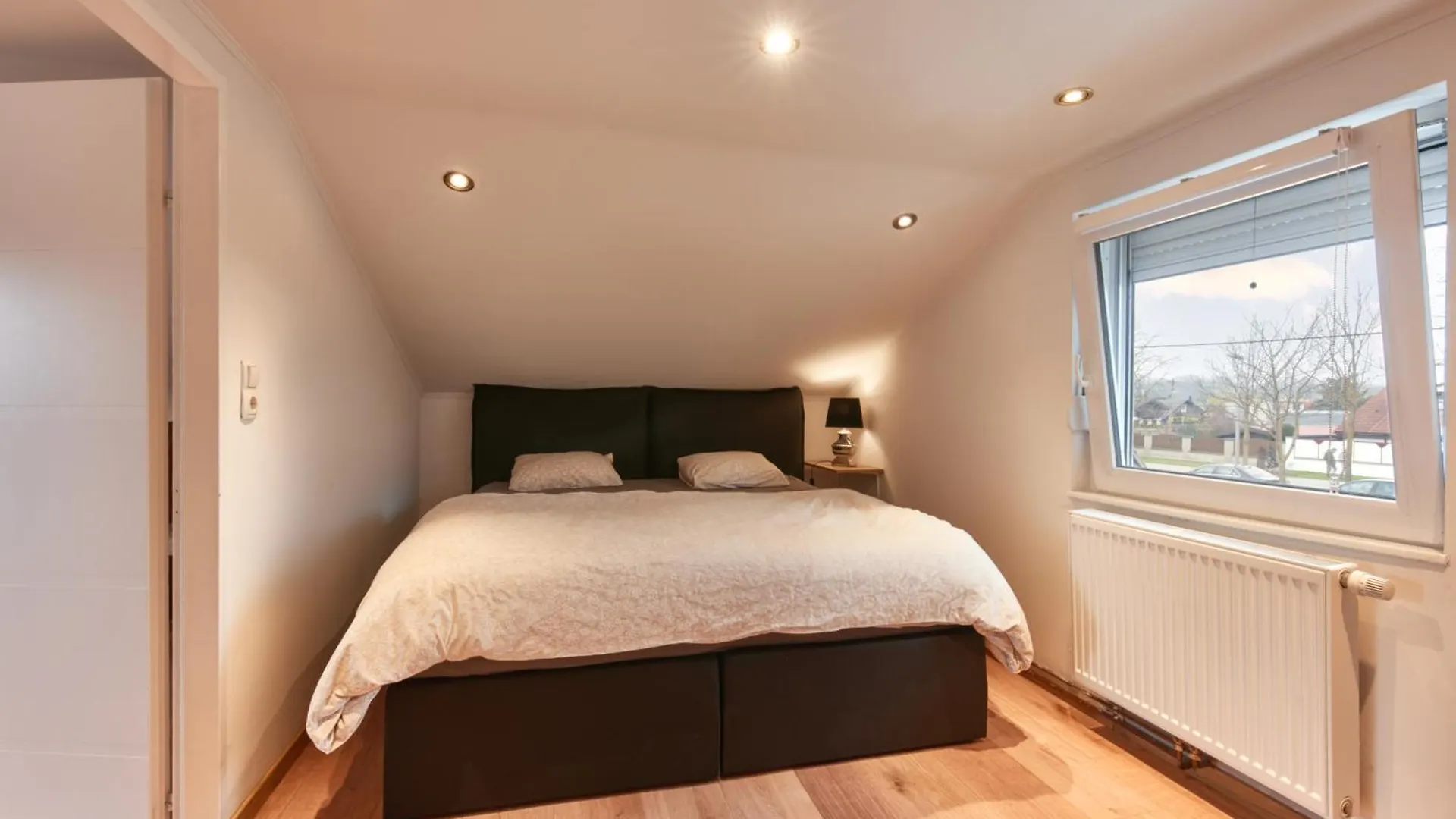 Luxurious 3Bd Villa In Prime Location Of Vienna W Jacuzzi Swimming Pool N Free Parking 0*,  Østrig