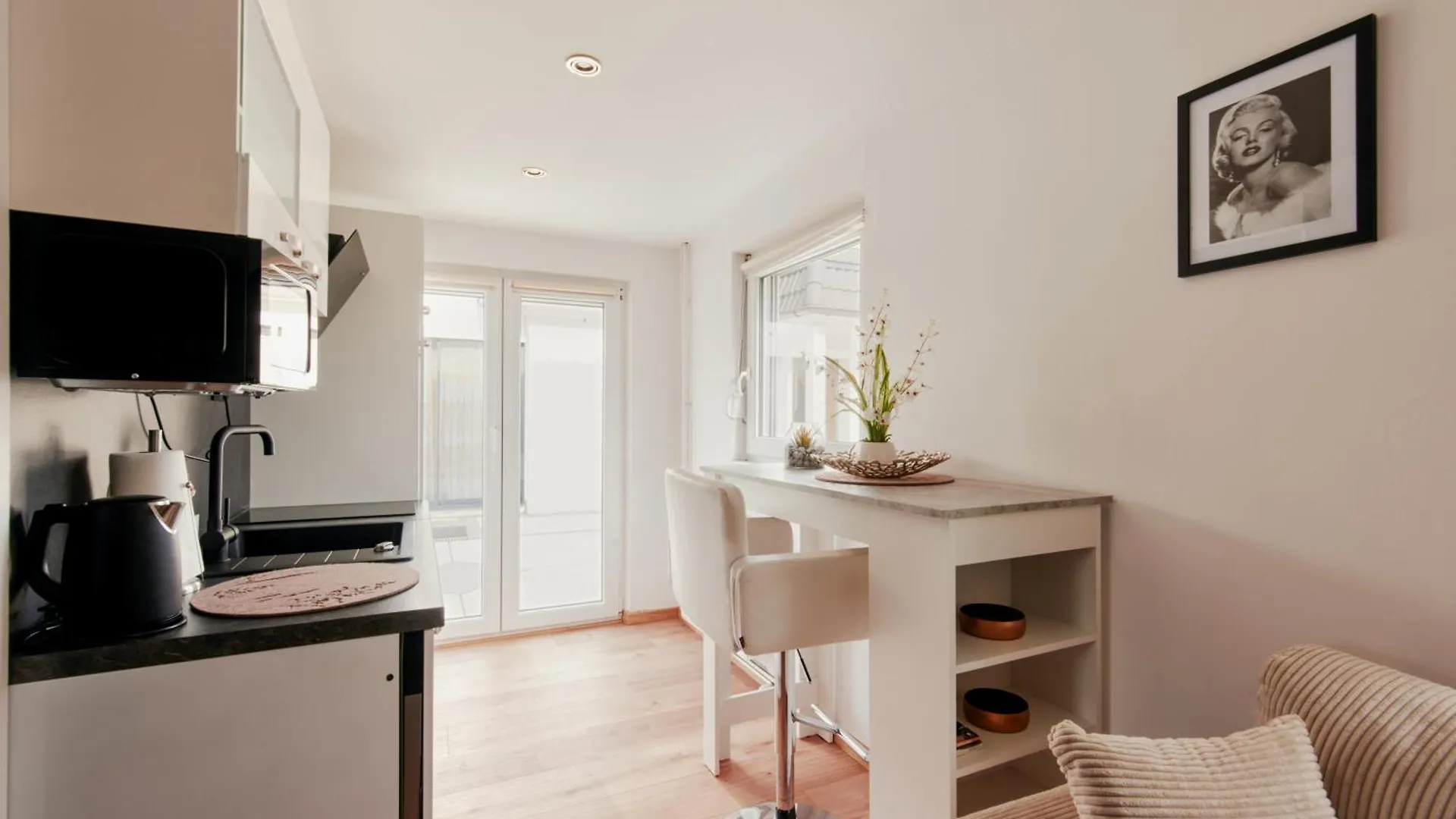 Luxurious 3Bd Villa In Prime Location Of Vienna W Jacuzzi Swimming Pool N Free Parking 0*,  Østrig